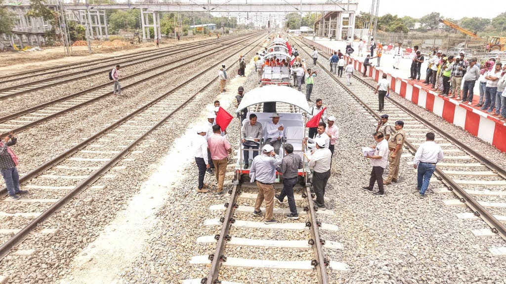 The Commissioner of Railway Safety inspected the newly constructed third line on the Vindhyachal-Birohi section.