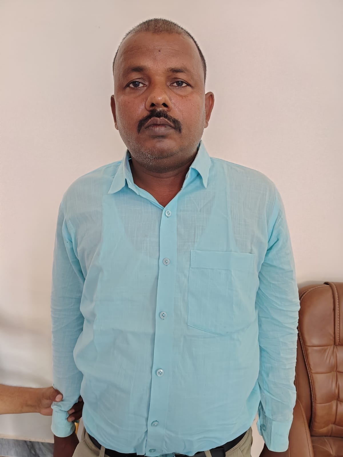 Village development officer arrested red handed while taking bribe of Rs 10 thousand