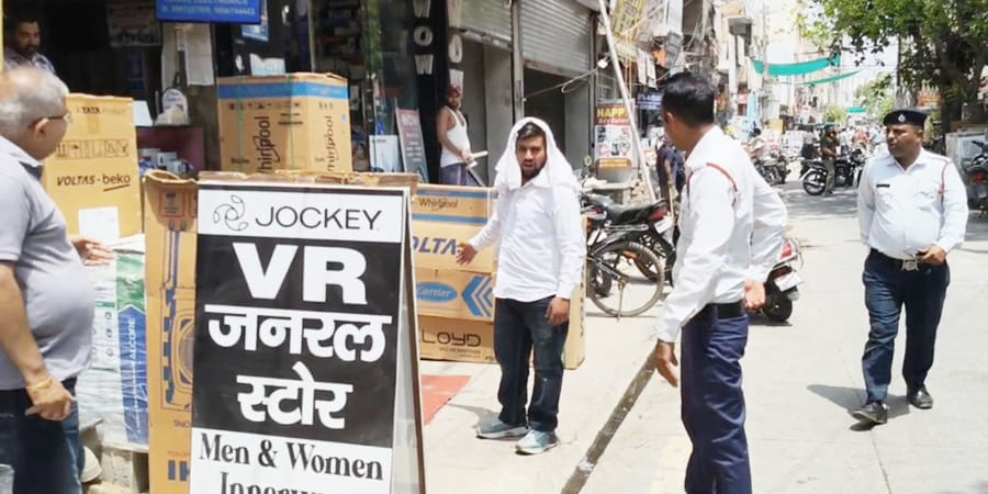 Anti-encroachment drive in Tohana, goods seized from road and footpath