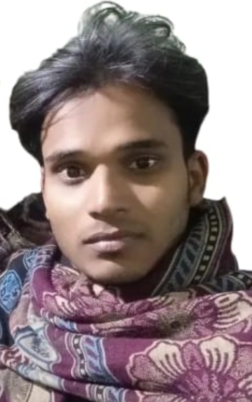 Bike and e-rickshaw collide head-on, vegetable vendor dies, two seriously injured
