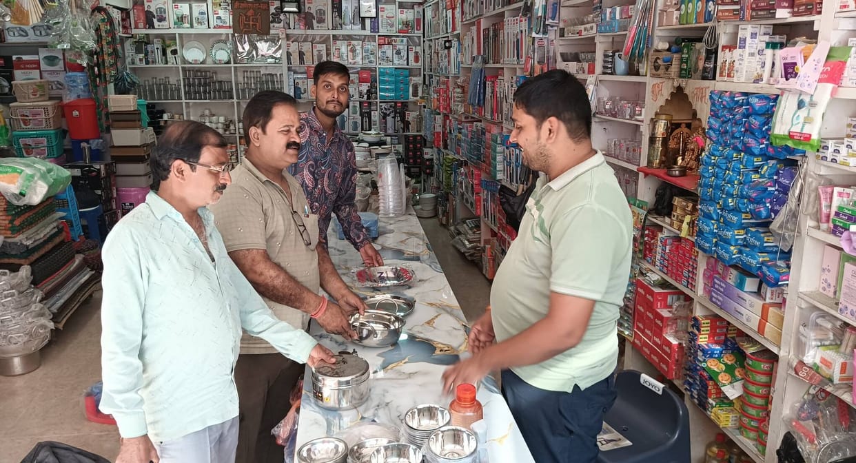 The utensil market shone in Sahalgarh