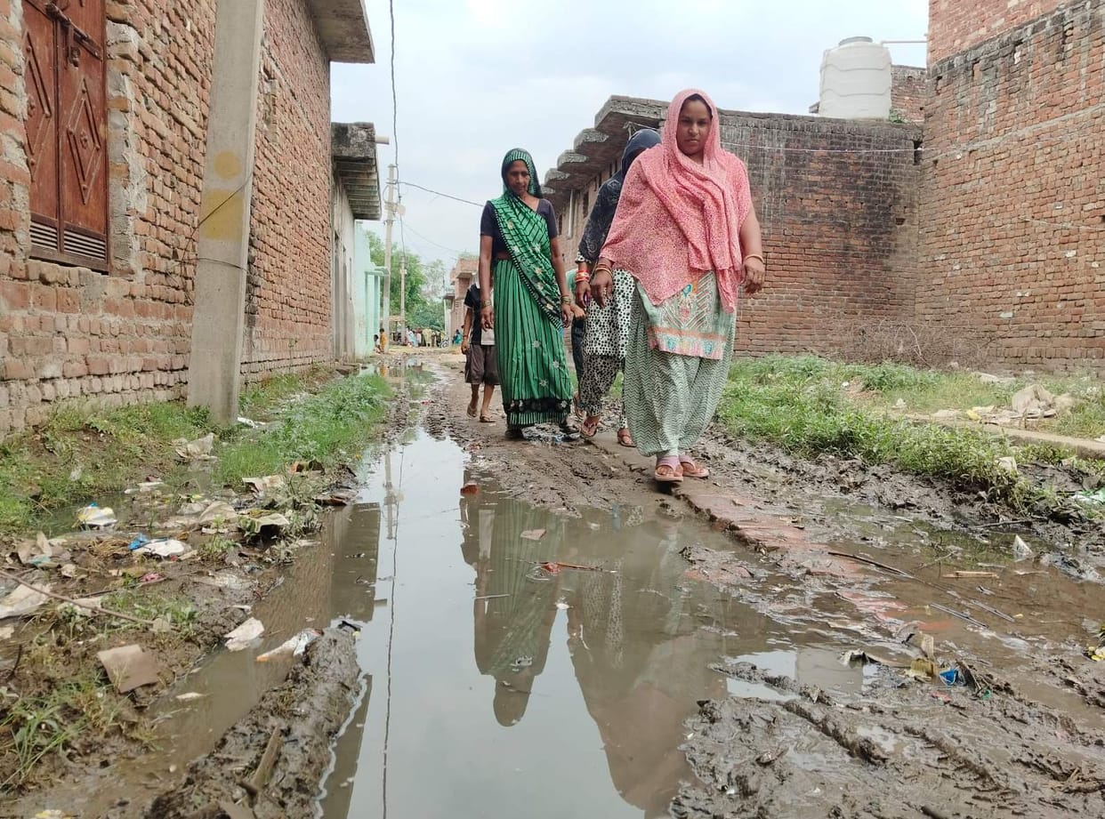Drain blockage in Rasulpur Kali village, dirty water on the roads, risk of disease