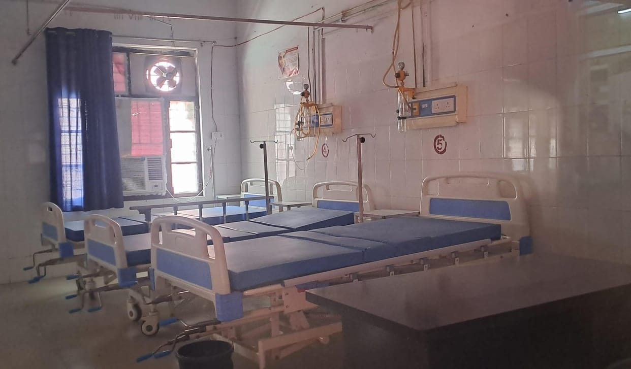 A cold room has been built in the district hospital, 14 beds have been kept in reserve