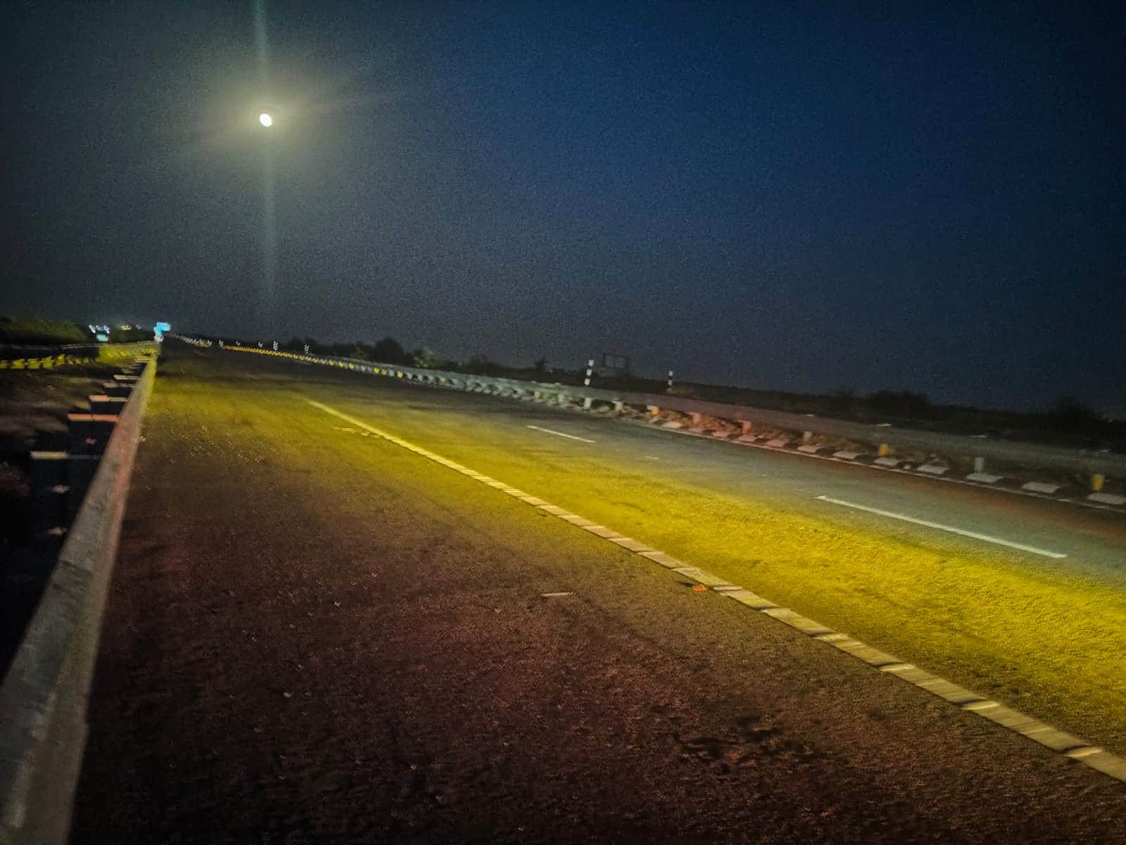 फोटो - 01 बुंदेलखंड एक्सप्रेसवे का नजारा। संवाद