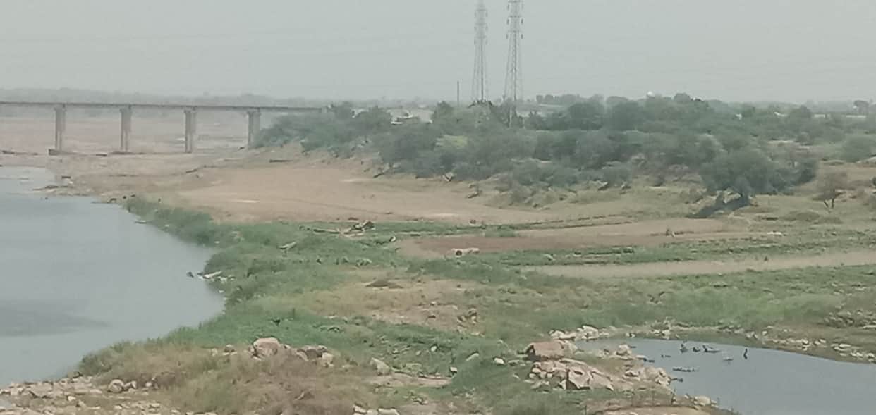 The fields along the Ken River have dried up