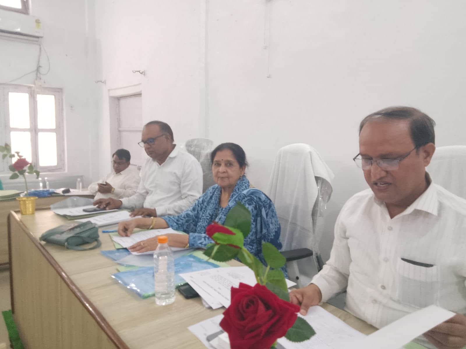 फोटो - 25 पालिका की बोर्ड बैठक में मौजूद पालिकाध्यक्ष व अन्य। संवाद
