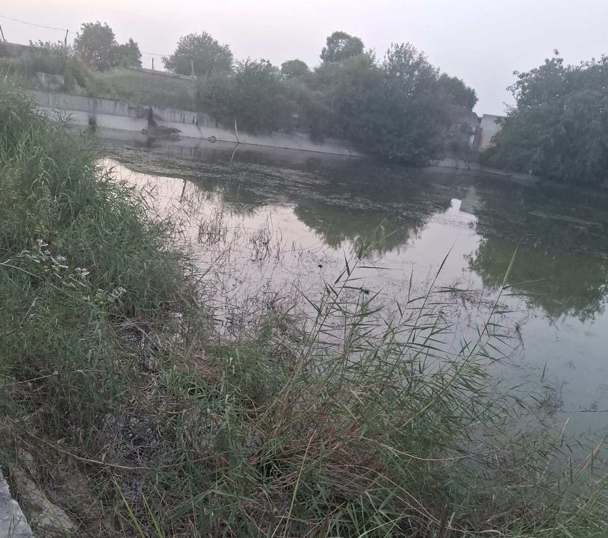 Barahi village faces water crisis, forcing villagers to buy pots at Rs 10 each