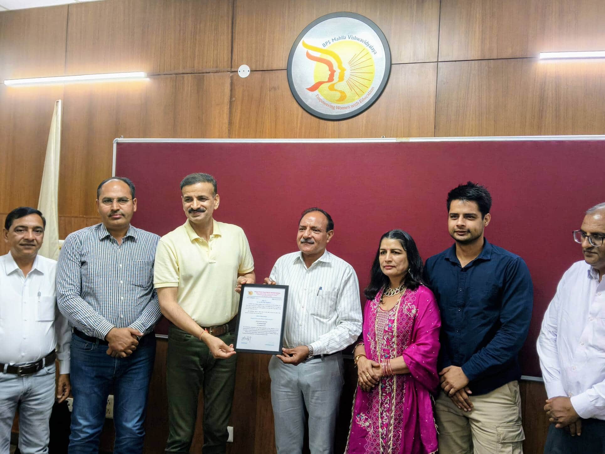 गोहाना के भगत फूल सिंह महिला विश्वविद्यालय के माडू सिंह मेमोरियल आयुर्वेद संस्थान, खानपुर कलां 