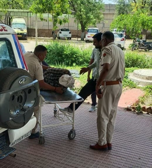Police took two people injured in road accidents to the hospital on time