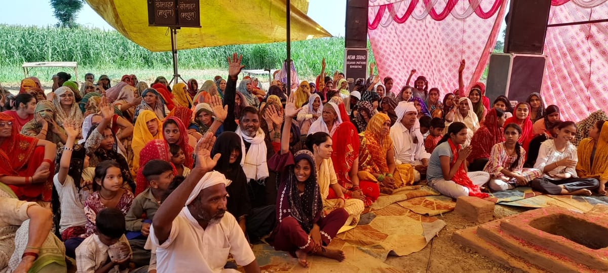 Aligarh News: मुस्लिम परिवार करवा रहा भागवत कथा, उमड़ रहा सौहार्द