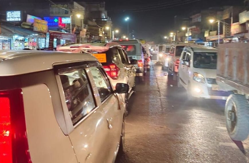 Grooms' cars were stuck in traffic jams for hours.