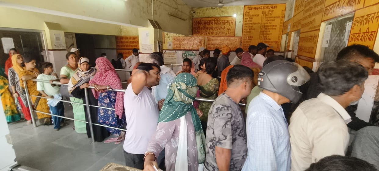18 patients admitted suffering from fever, vomiting and diarrhea
