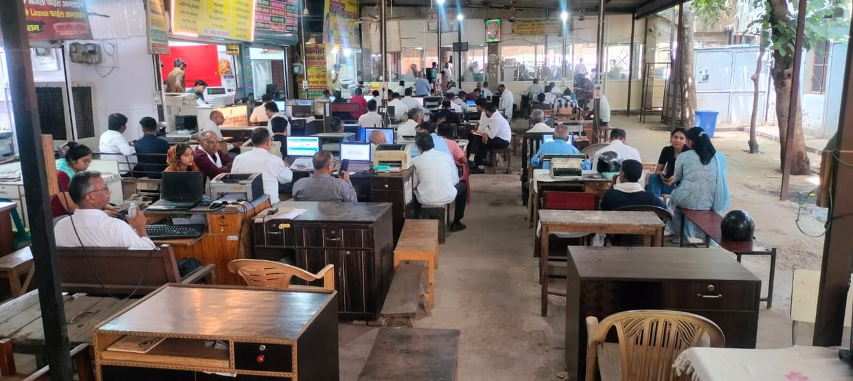 Lawyers stalled work, demanding action against SDM