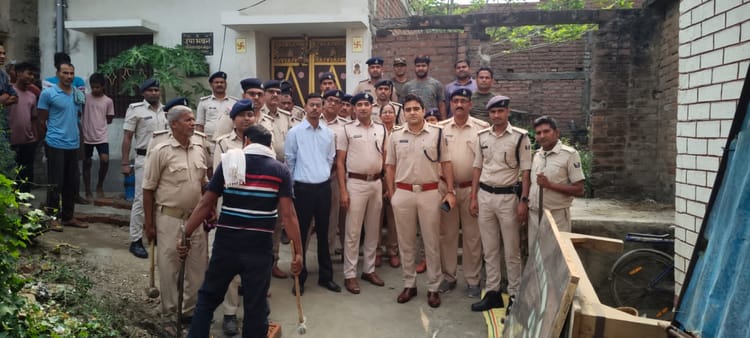 Bihar News: बिहार पुलिस की बड़ी कार्रवाई, सोनू-मोनू गिरोह के सदस्यों के घर कुर्क, फरार आरोपियों पर कसा शिकंजा