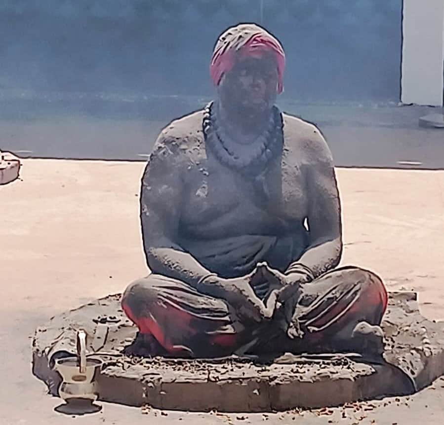 कुरुक्षेत्र। जग ज्योति दरबार में तपस्या करते महंत राजेंद्र पुरी। स्वयं