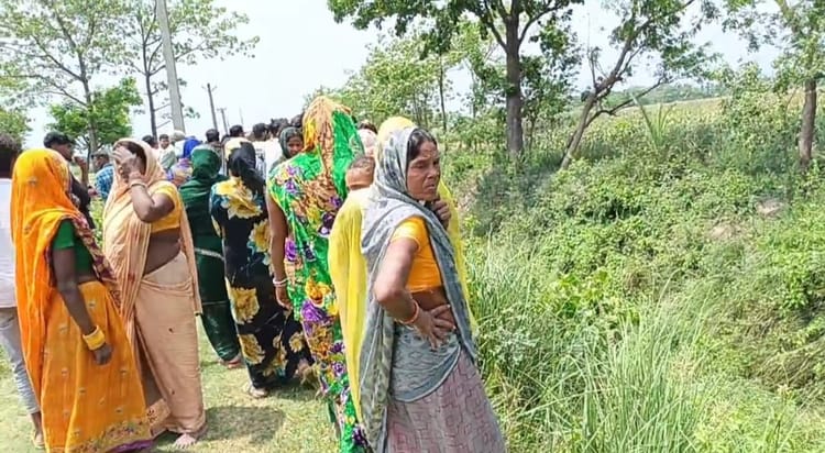 Bihar: गायब दुकानदार का खौफनाक अंत, मकई के खेत में मिली लाश, पास खड़ी थी बाइक