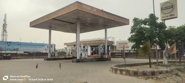 मथौली नगर पंचायत स्थित पेट्रोल पंप पर तेल नही होने से पसरा सन्नाटा।संवाद