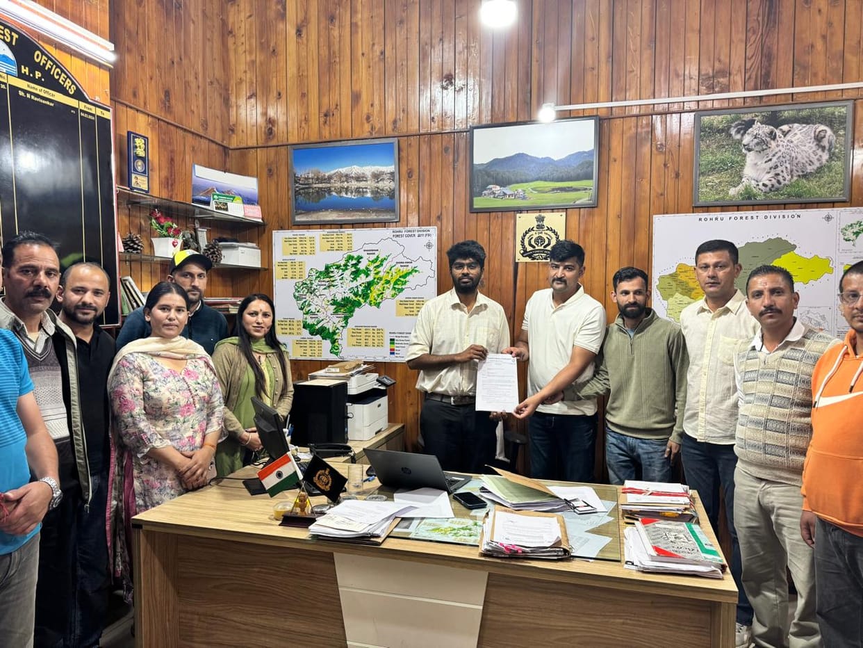 Protest against the decision to abolish the post of forest guard