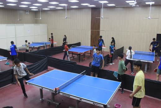 More than 40 players are practicing in the table tennis nursery.