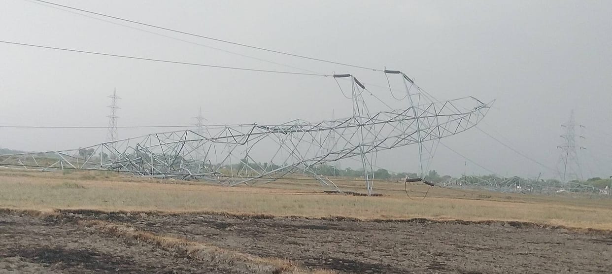 220 kV Power Transmission Tower Collapses in Kanehari; 180 Villages Plunged into Darkness