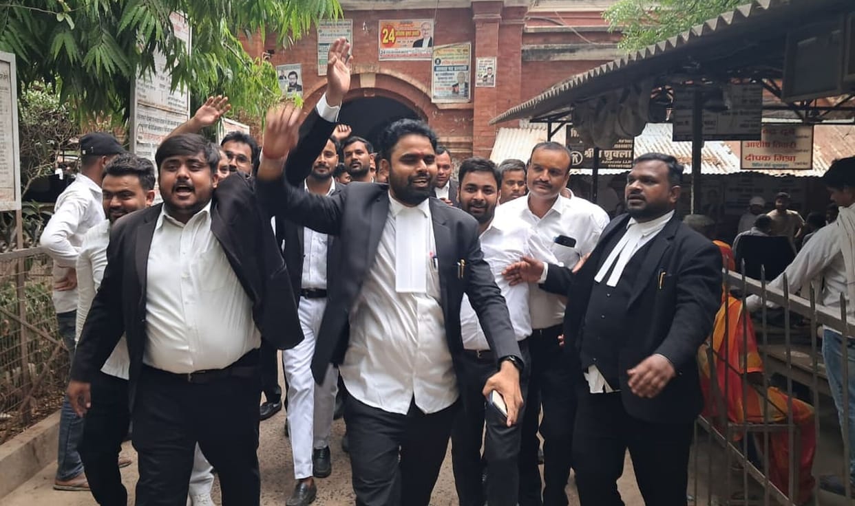 Lawyers' Uproar: Bar Association Withdraws Amendment Proposal