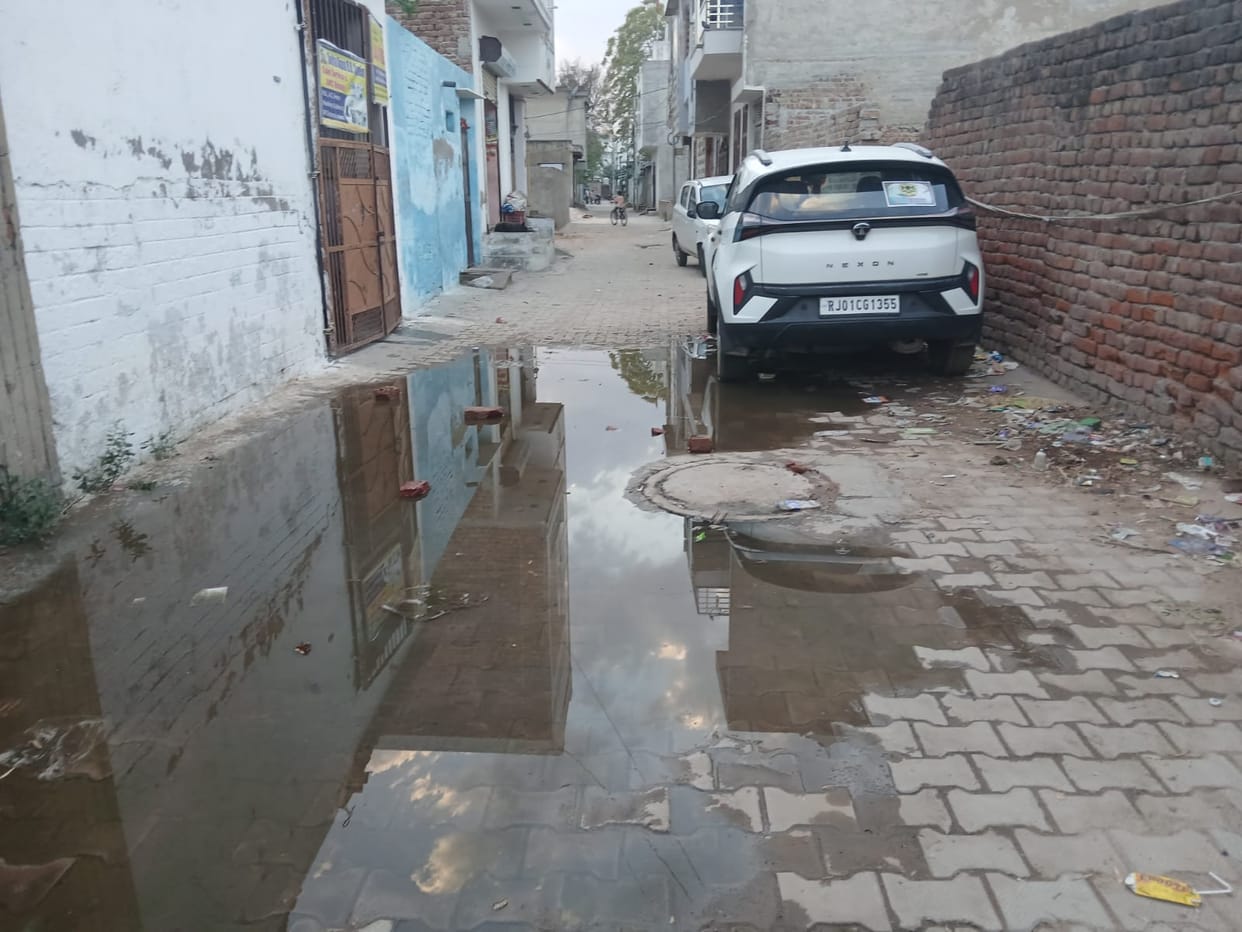 Ward No. 12... Development work worth Rs. 10 crores carried out, but sewer overflow and filth problems persist.