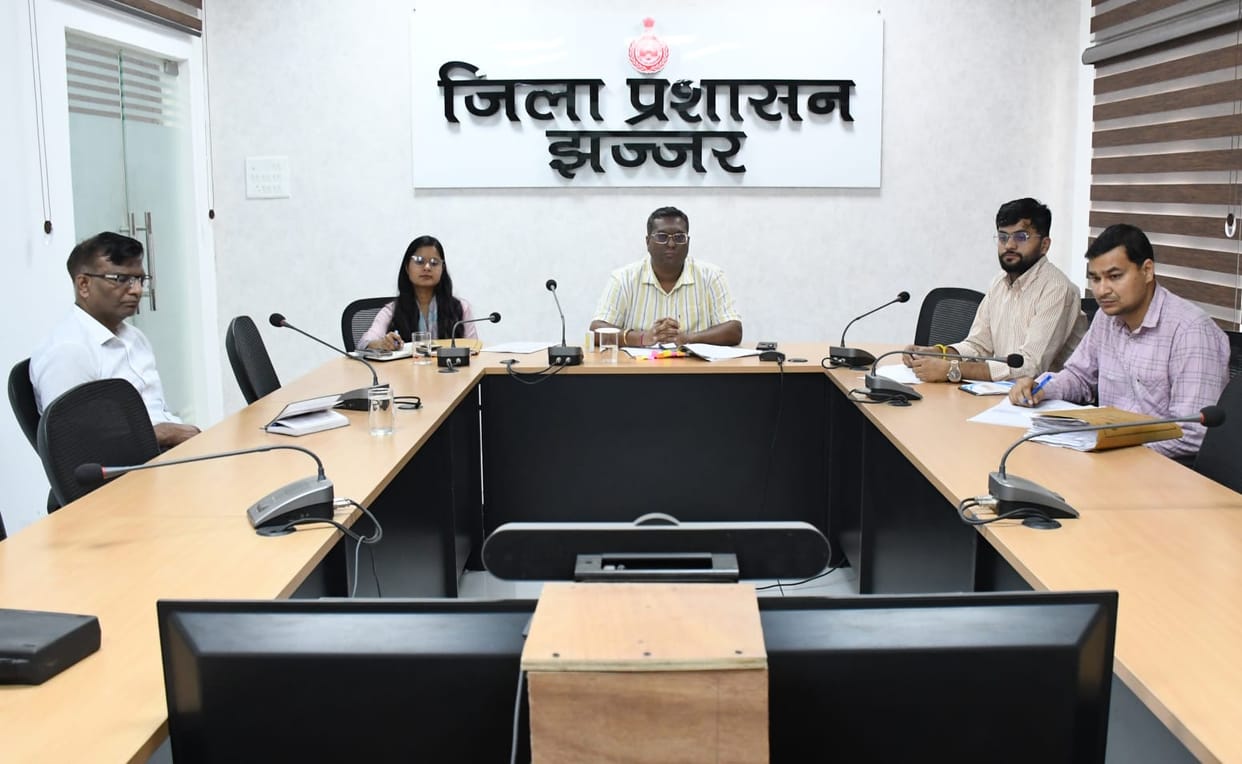 11,500 people participated in the online self-census.