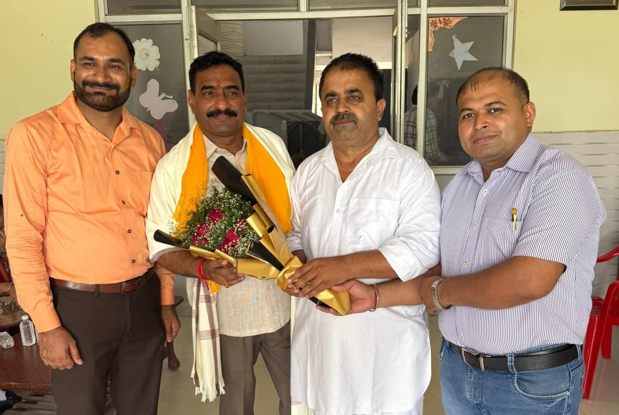 DEEO Subhash Bhardwaj honored on retirement