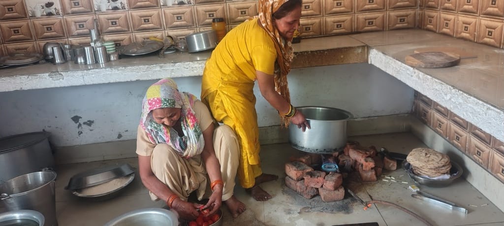 Gas shortages, kitchen mothers are adopting saving methods