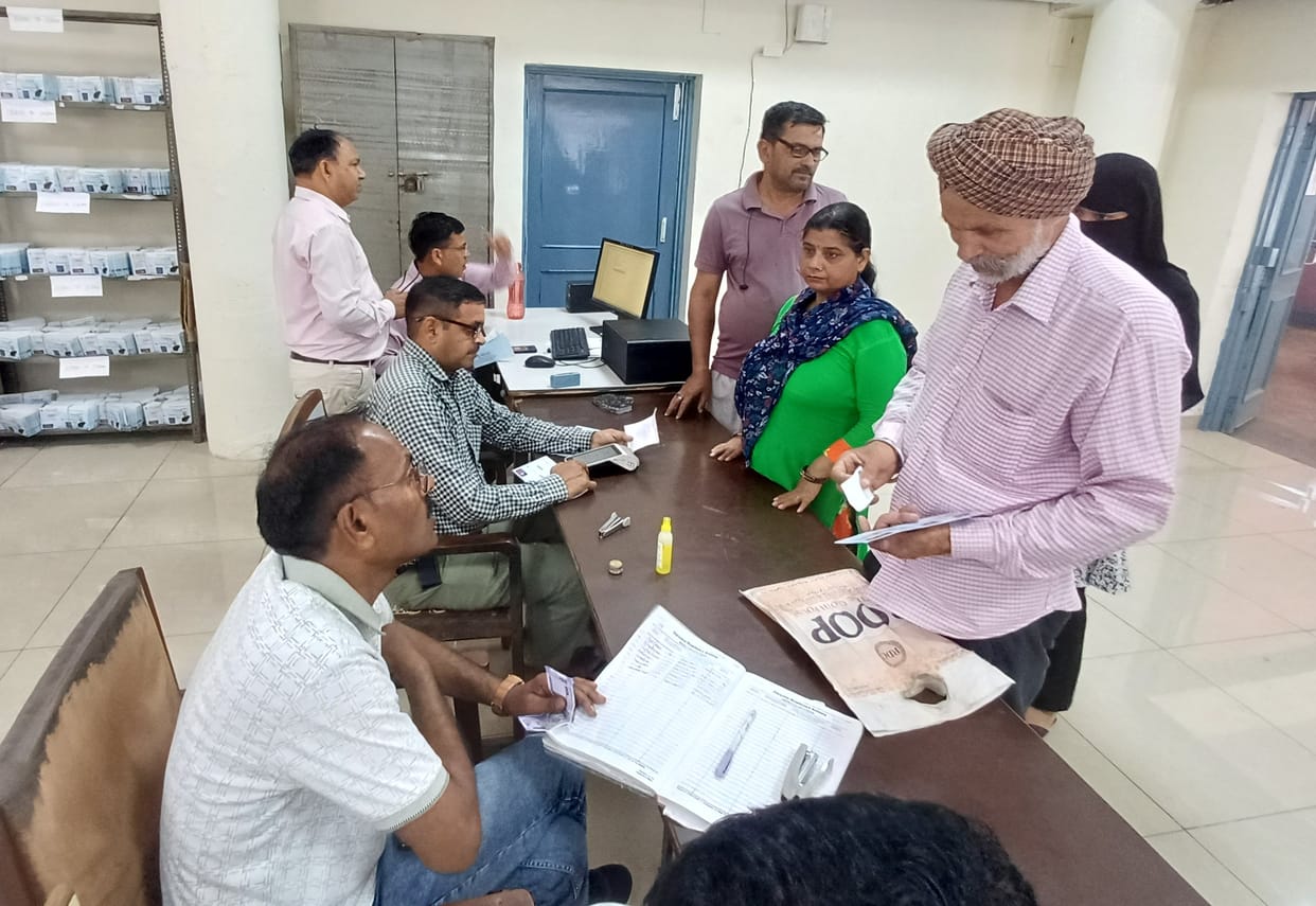 Happy Card distribution accelerates, 1700 beneficiaries receive free travel in 13 days