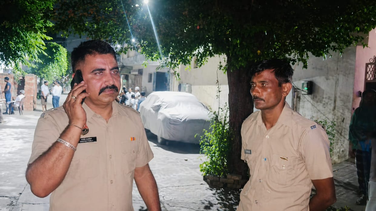 Constable who came to pick up his wife beaten up; uniform torn