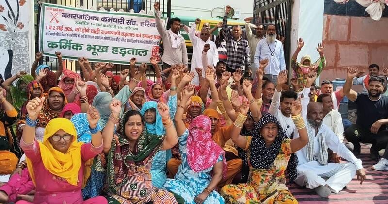 Municipal council sanitation workers on strike, the city's breath chokes in heaps of garbage