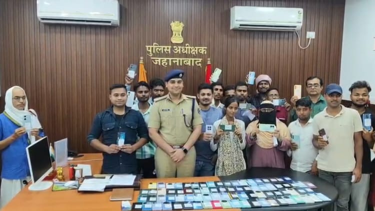 Bihar: मजदूर दिवस के मौके पर कई मजदूरों के चेहरे पर आई मुस्कान, पुलिस कप्तान की पहल को लोगों ने सराहा