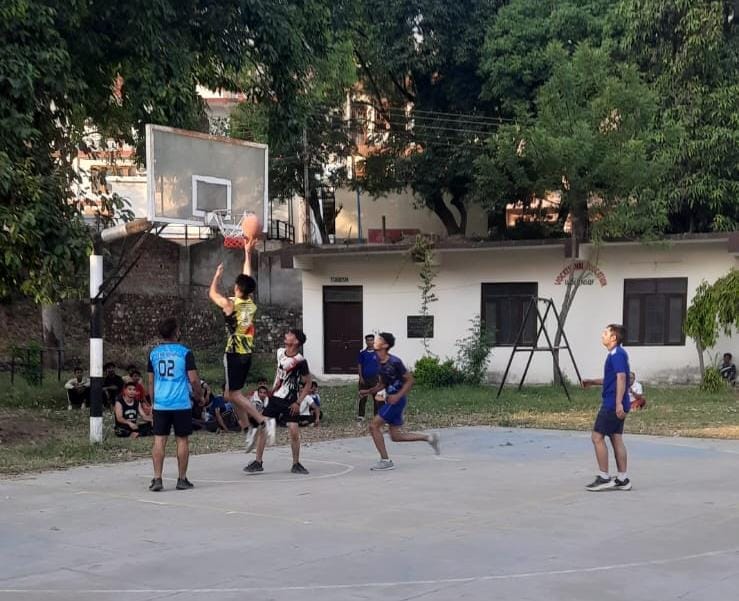 Badminton and volleyball matches were played in the district level sports competition.