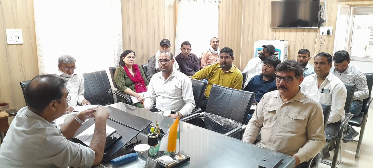 Emphasis was laid on the maintenance of cow shelters in the meeting.