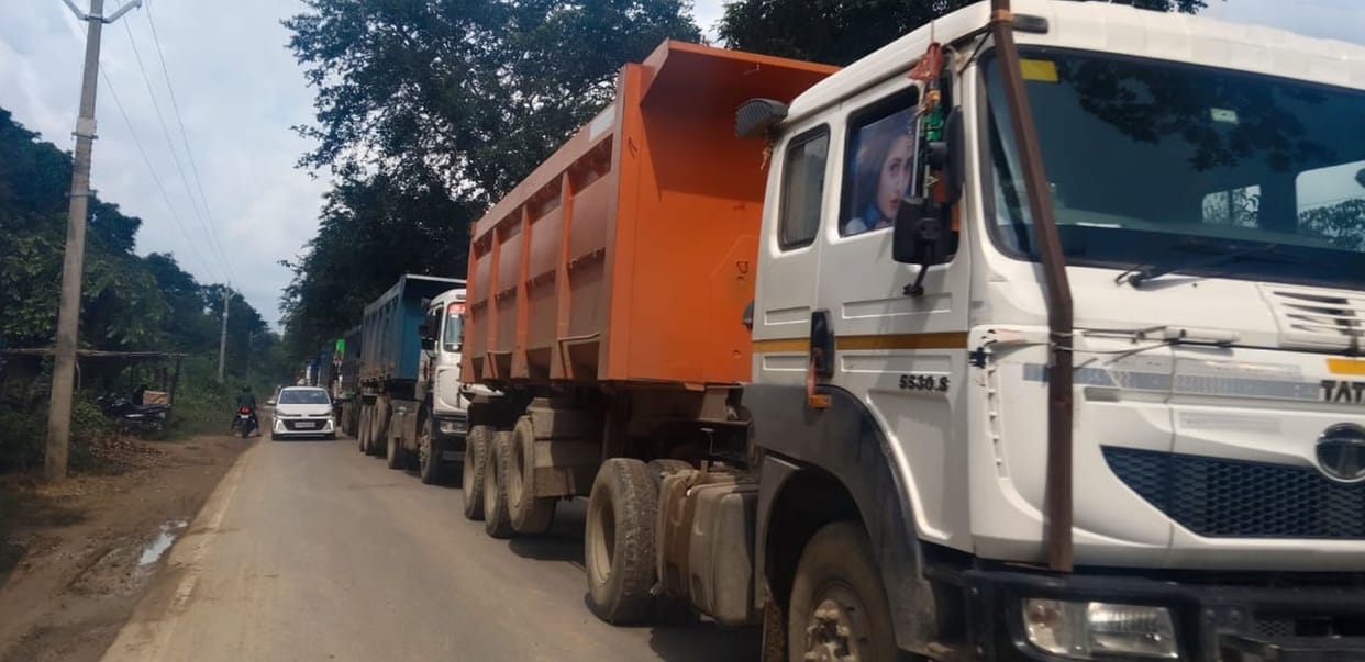 Dalmau Road jammed for six hours due to the arbitrariness of truck drivers