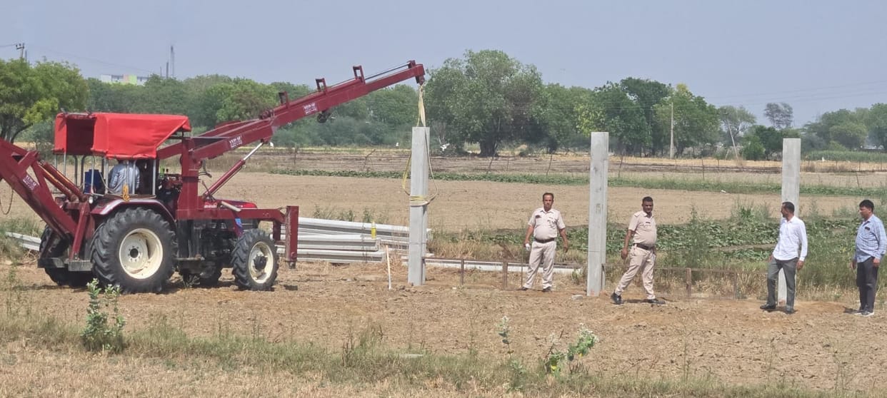 The work of boundary wall started again under the supervision of police force.