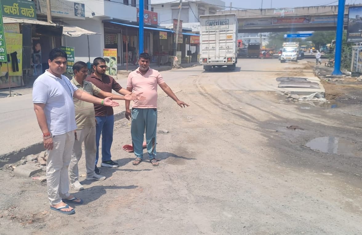 Incomplete road increases problems, demand for early completion of Naya Gaon Chowk Road