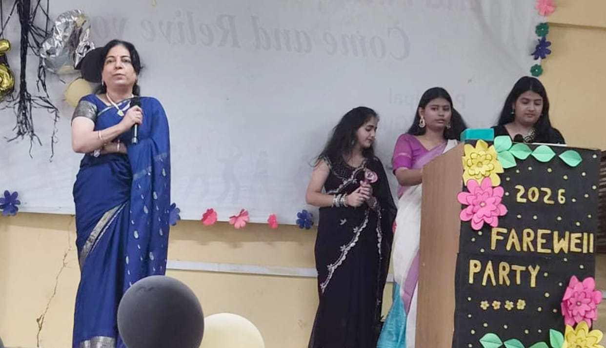 Parul, Palak and Muskan became Miss Farewell