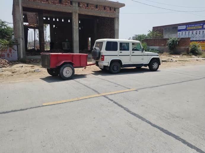 फतेहाबाद के गुरूनानकपुरा चौकी के बाहर खड़ा पुलिस का शव वाहन संवाद
