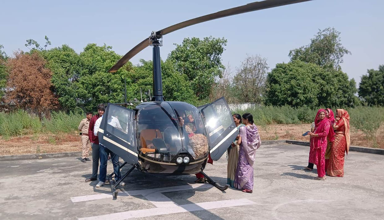 The wedding procession arrived by helicopter, and the groom fulfilled his grandfather's dream.