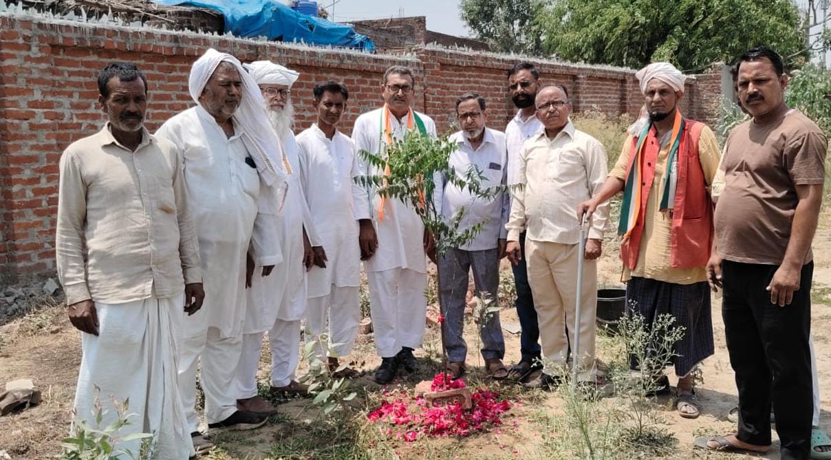 Congress members paid tribute to the martyrs of Kakrala.
