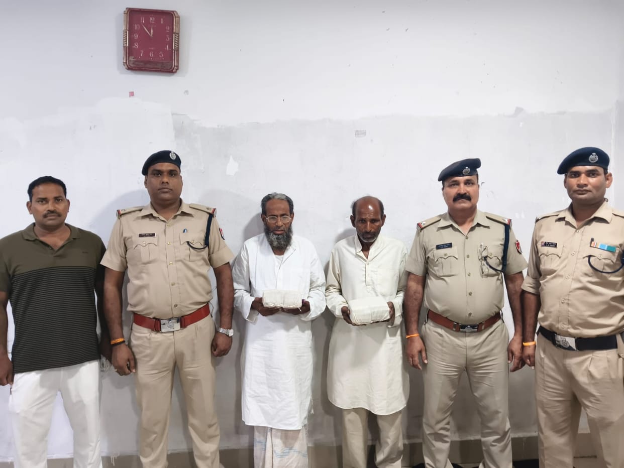 Two smugglers arrested with 4.31 kg of hashish from Satyagraha Express train