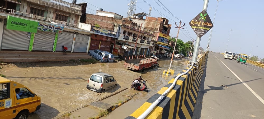 Drain construction work is incomplete, rainwater reaches the stairs