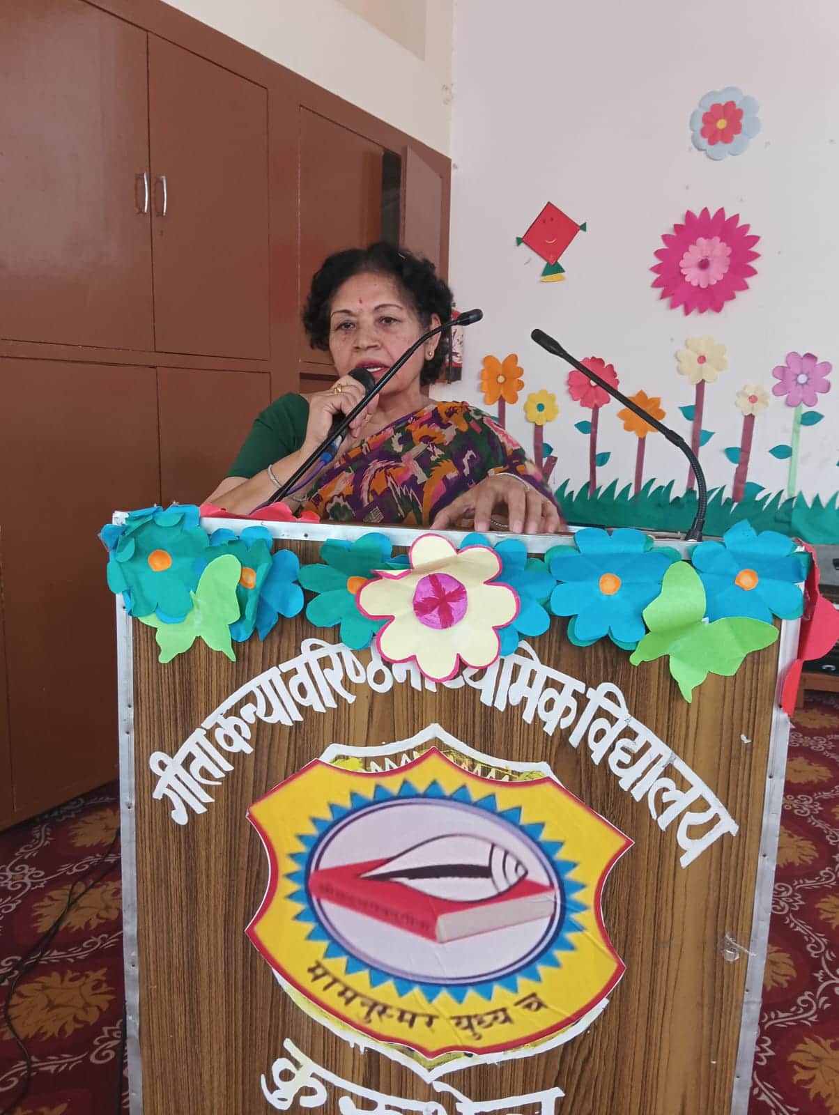 कुरुक्षेत्र। शिक्षिकाओं और छात्राओं को संबोधित करती डॉ आशा शर्मा । स्वयं