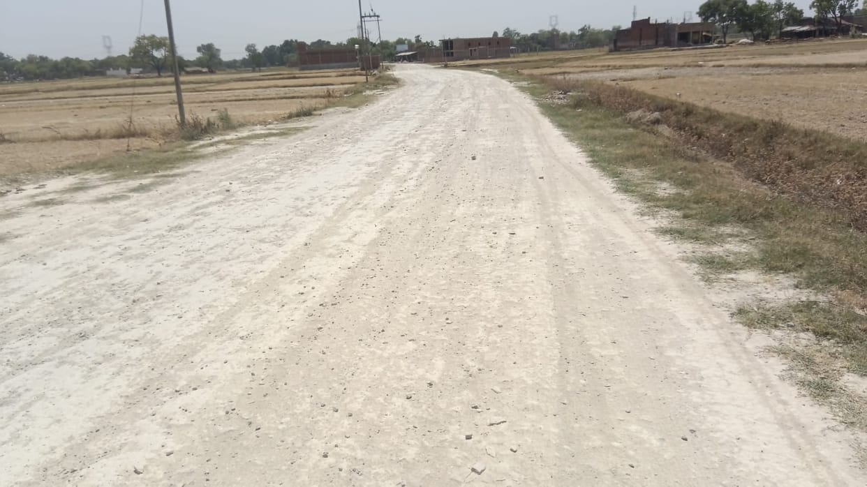 Mahpura-Atanpur road filled with dust, road widening work incomplete