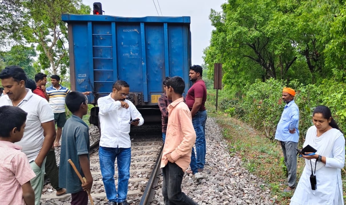 Goods train splits into two parts after coupling opens