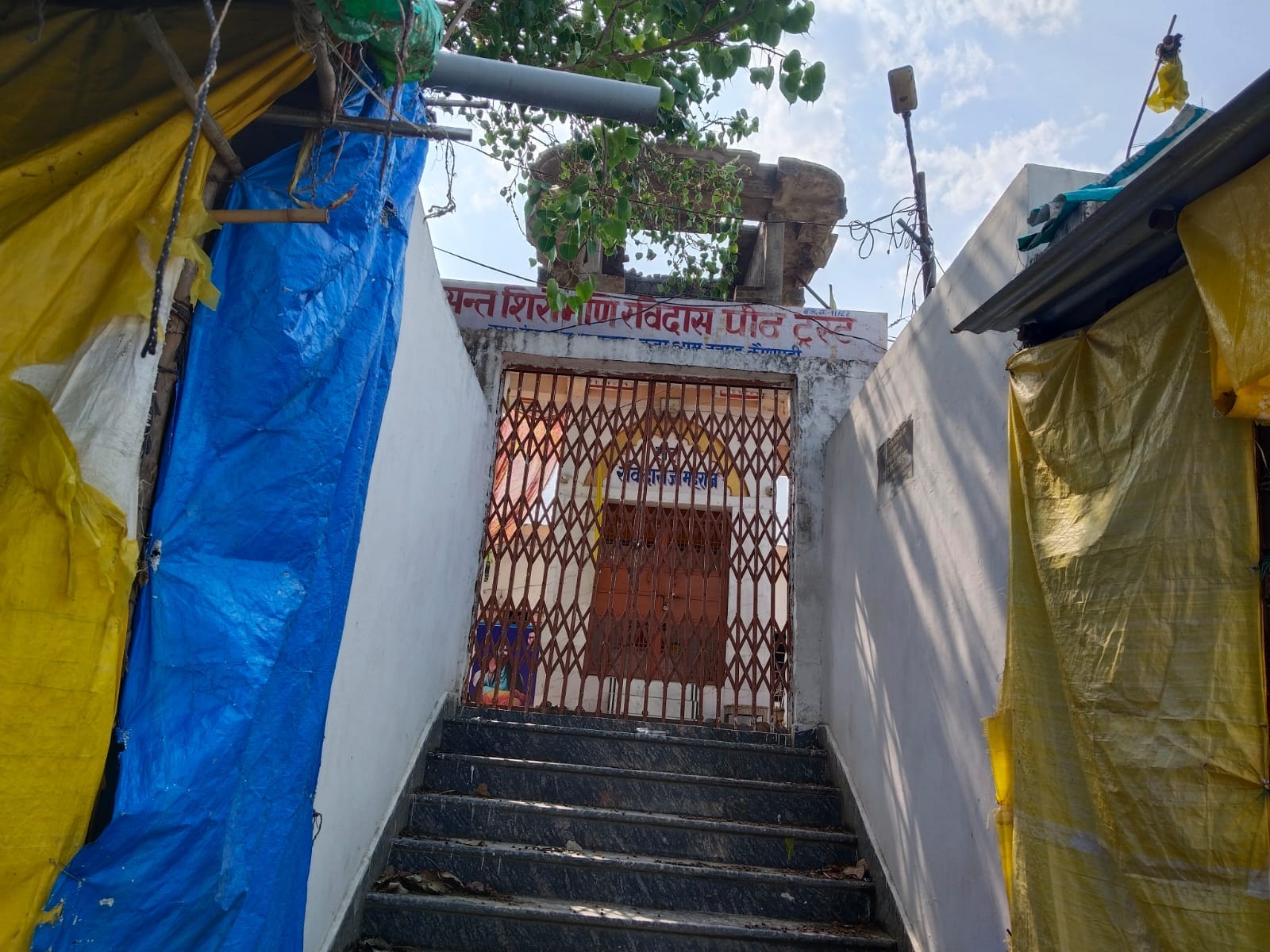 कड़ा धाम के कुबरी गंगा घाट किनारे स्थित संत रविदास का आश्रम। संवाद