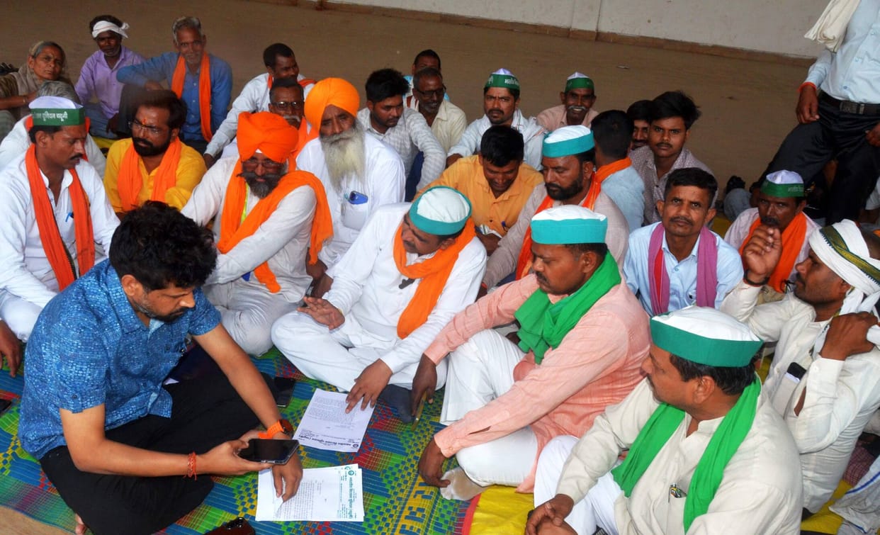 Farmers sit on a sit-in protest to resolve their grievances.