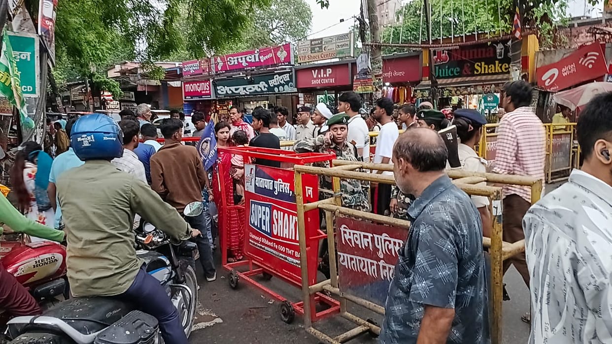 Chaos in Siwan after death of youth, JP Chowk blocked with dead body